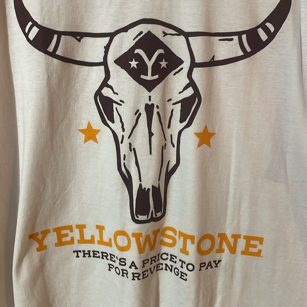 Yellowstone - 2023 - Tshirt - There’s a price to pay for revenge - Picture 2 of 4